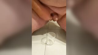 Task for fitsole Chubby clit play and cum in glass