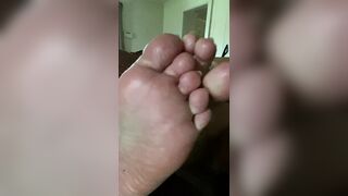 AriesBBW has short fat toes