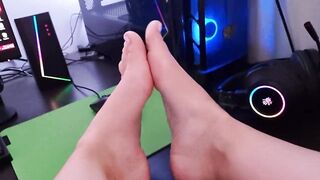 I want you to lick my feet