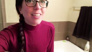 Nerdy Girl Inserts A Tampon