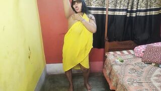 New married Indian bhabi fucking herself with green Vegetable