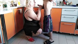 Mother-in-law caught in the kitchen, fucked in the mouth