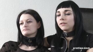 Ersties - Das lesbische Paar Alisa und Lea lieben sich mit SM-Praktiken