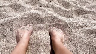 ASMR - Play with my feet in the sand
