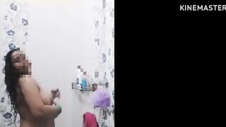 Sama bhabhi getting shower