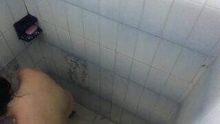 I take a delicious shower with my stepsister's girlfriend