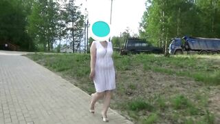 Milf flashing pussy in the park