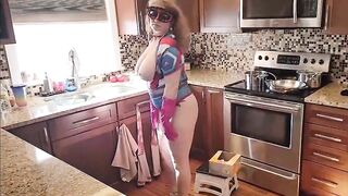 Mature MOMMY Huge Titte MILF Mistress Thursdays Gives a Tour of Her House TOPLESS and ASS Out